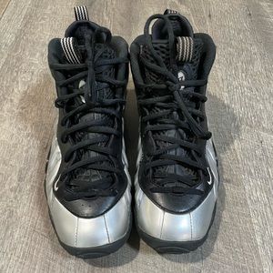 Nike foamposits size 6